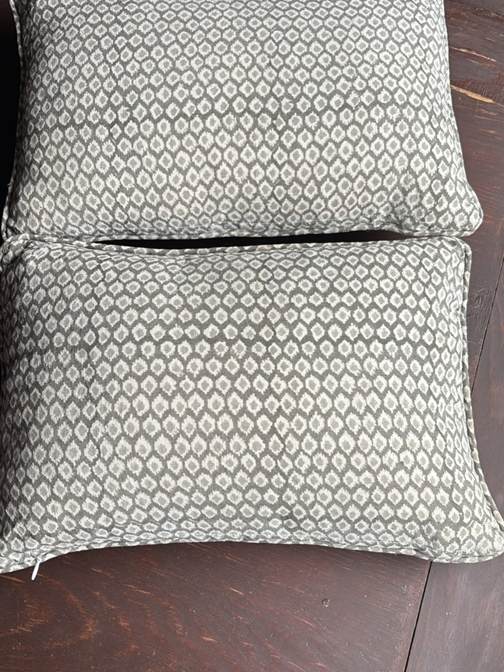 Walter.G set of two lumber/throw cushions in excellent preowned condition - Picture 4 of 10